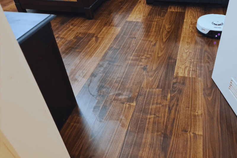 Testing result of the Roborock S8 Pro Ultra on laminate floor